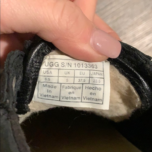 UGG Sneaks - Picture 5 of 6